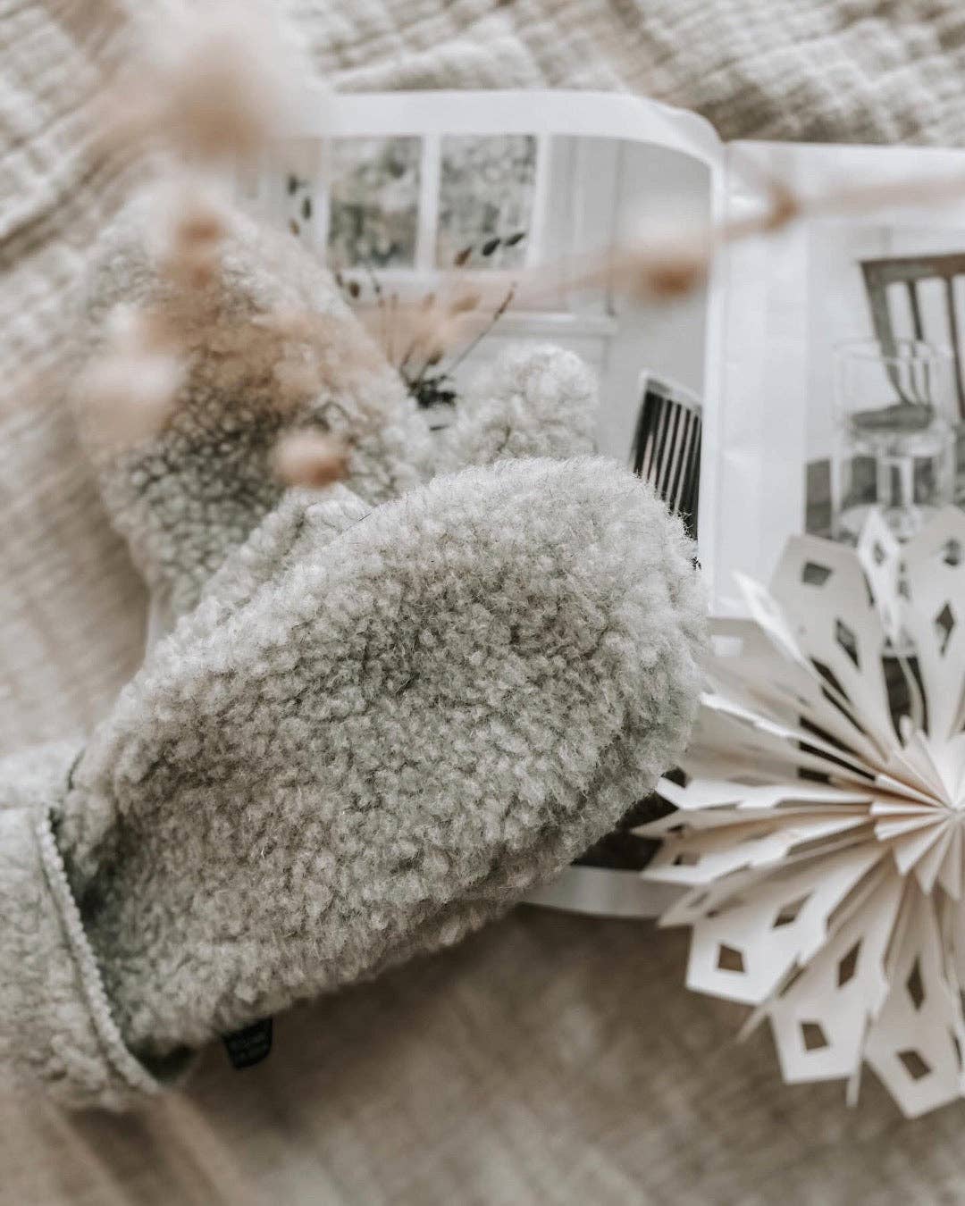 The Cozy Sheep - Wholesale Mittens - Women's - Wool mittens - Light grey1