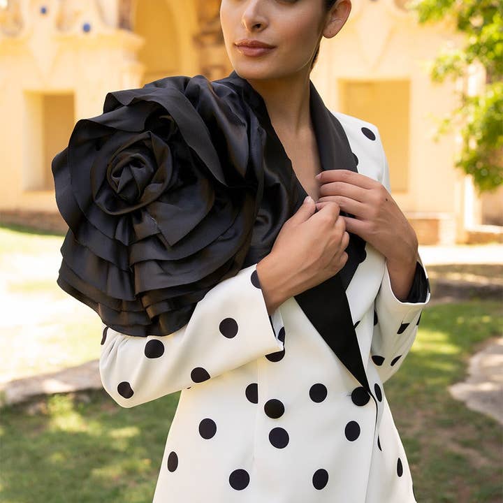 Camelia Suit and other Purchase Wholesale blazer elegante. Free Returns & Net 60 Terms on Faire trending on Faire.