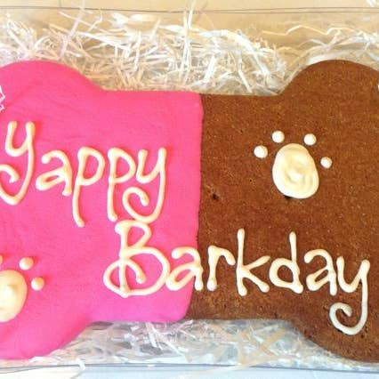 Friandise pour chiens Yappy Barkday Bone Pink pour la vente par Taj Ma-Hound Bakery for Dogs