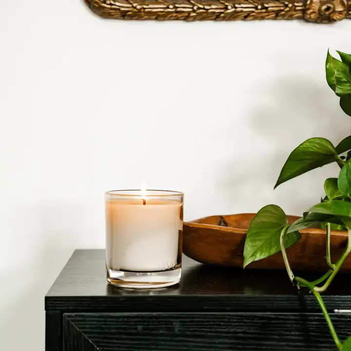 Votivo - Wholesale Jar/Filled Candle - Red Currant 10oz Signature Candle | Valentine's Gift2