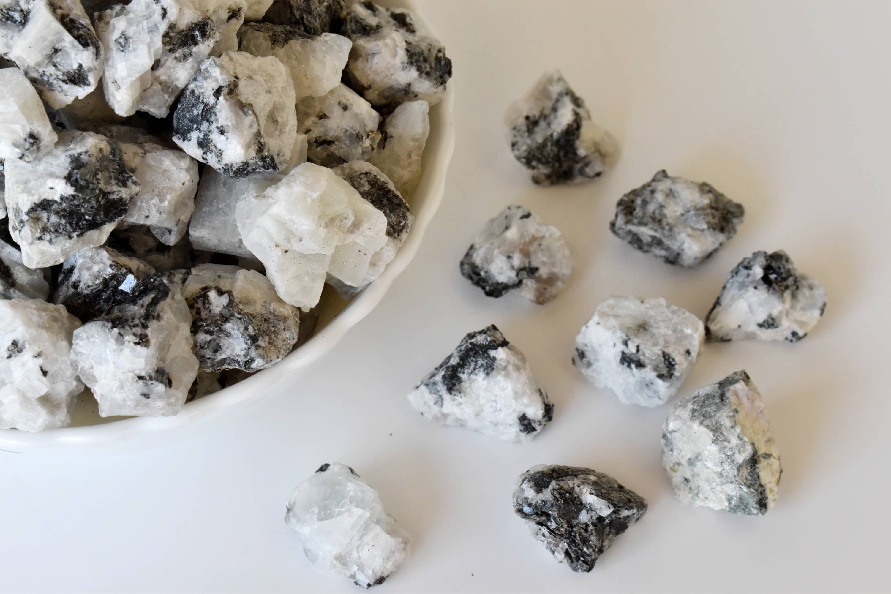 Soothing Crystals - Vente Pierre et cristal de spiritualité - 100g Pierres Brutes | Pierre de Lune Arc-en-Ciel | Cristaux Bruts de Guérison7