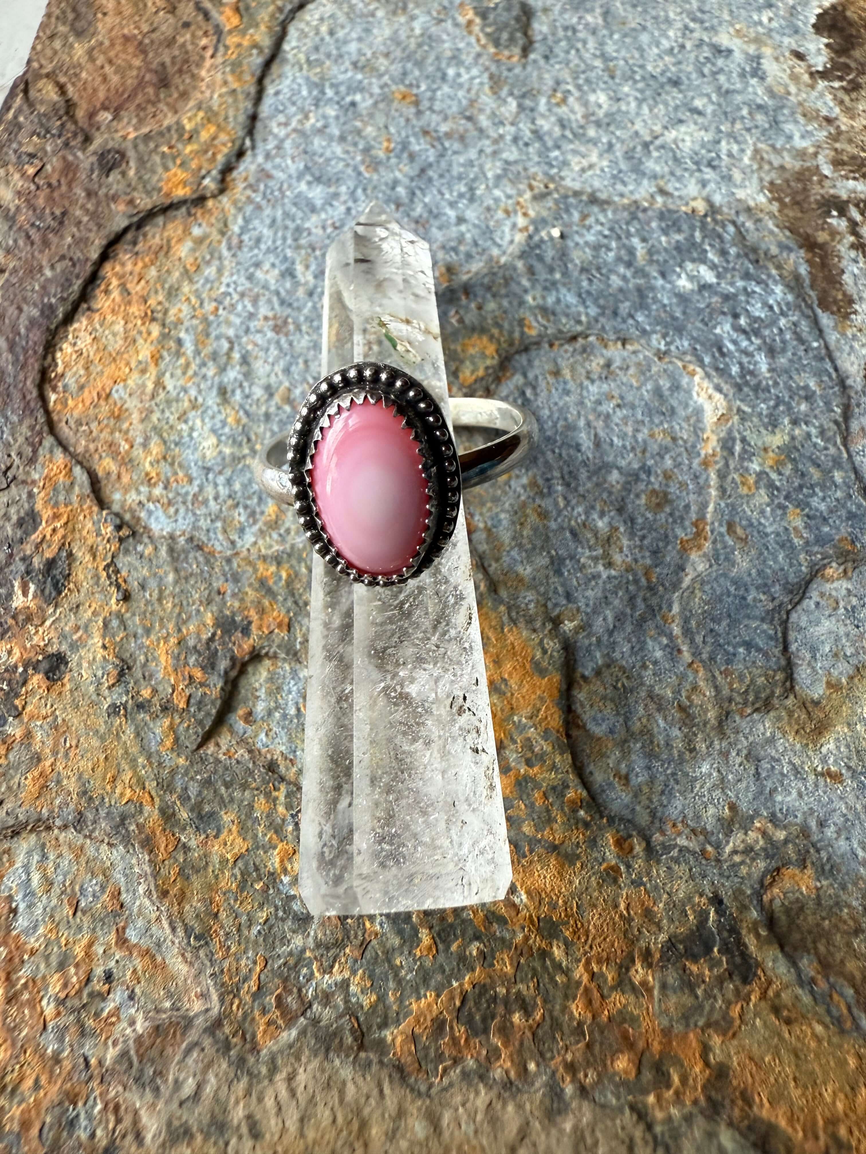 Wild Mountain Soul Designs – Anel de cocktail/declaração por atacado – Anel de Prata Esterlina com Concha Rosa3