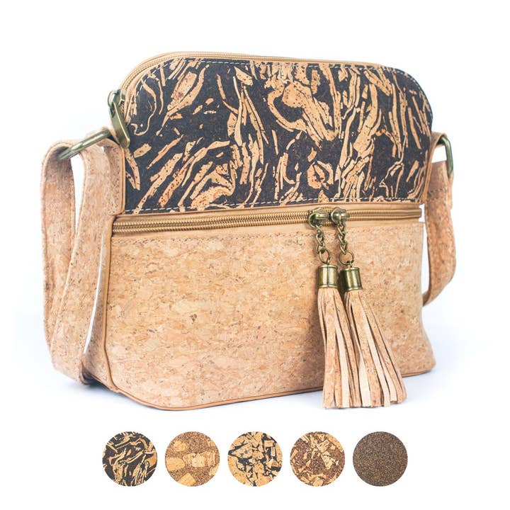 Crossbodytas van natuurlijk kurk met kwastjes en ritssluiting voor dames BAG-2291 voor wholesale door Meninas Bonitas Cork