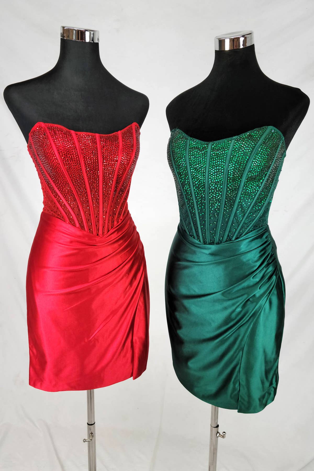 Chicas – wholesale Klänning - Dam – Kort miniklänning med juvelprydd korsett och satinkjol C37516