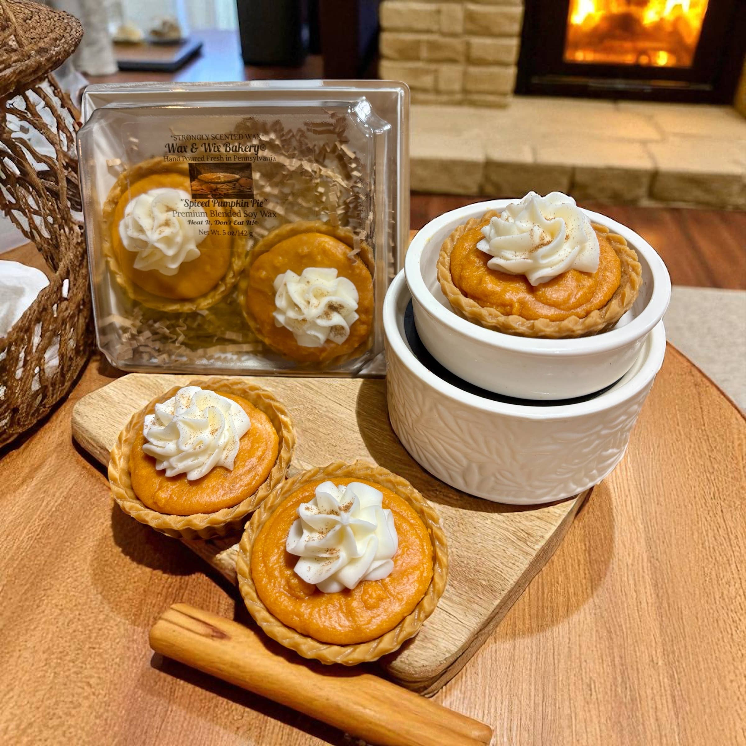 Wax and Wix Bakery® - Wholesale Wax Melt - Spiced Pumpkin Pie Wax Melts. 5 oz. 2 Full Mini Pies