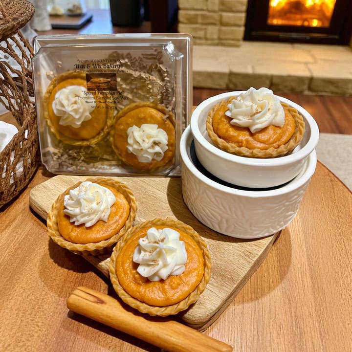 Wax and Wix Bakery® - Wholesale Wax Melt - Spiced Pumpkin Pie Wax Melts. 5 oz. 2 Full Mini Pies0
