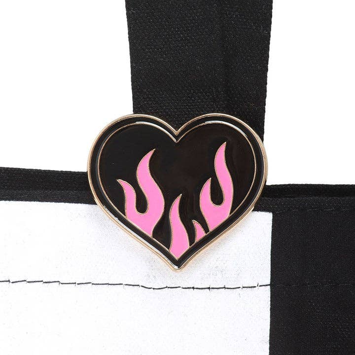 Something Different Wholesale - Wholesale Tote Bag - Women's - Checkerboard Print Tote Bag with Heart Pin Badge3