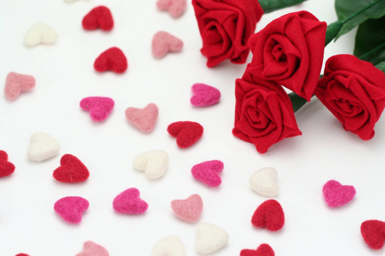 The Felt Pod – material para artesanato por atacado – Corações de feltro 2 cm - 10 unidades2