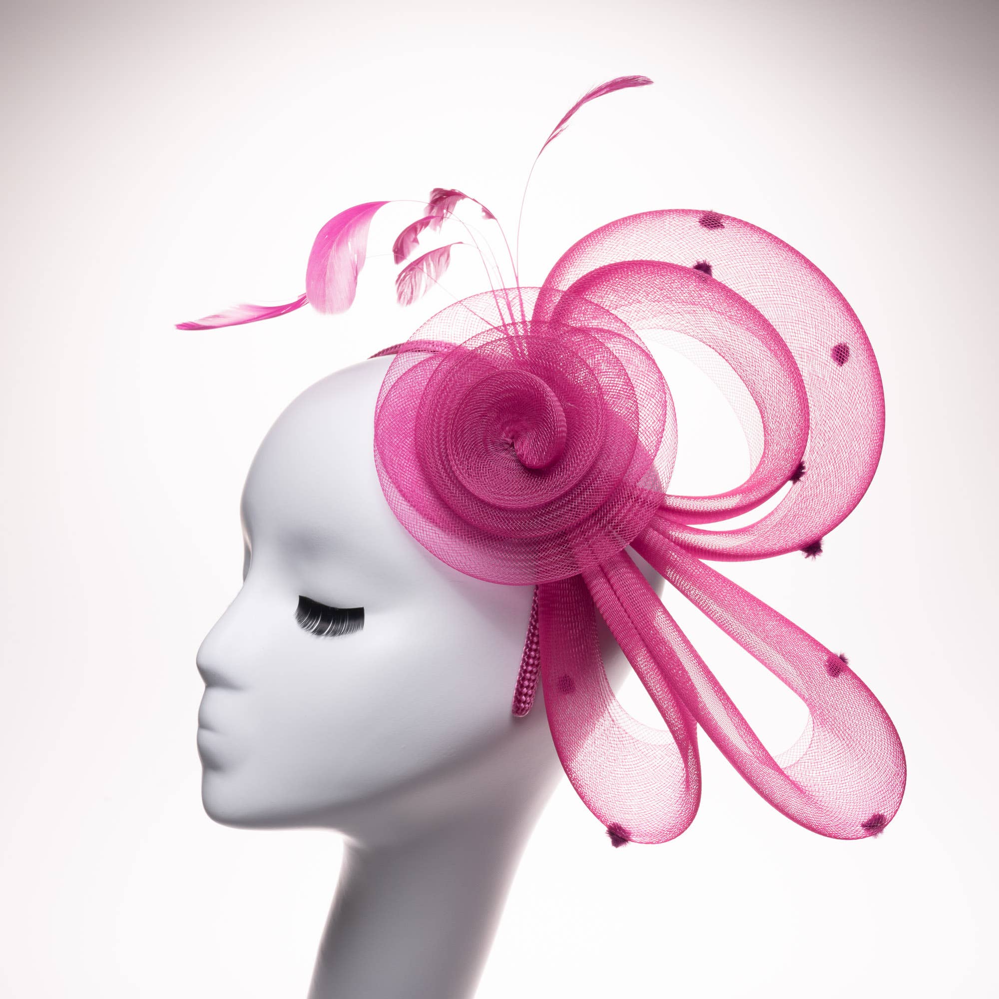 KaKyCo - Venta al por mayor Tocado - Mujer - Fascinador de cóctel con lazo de flor de crinolina y pluma | 5610H0