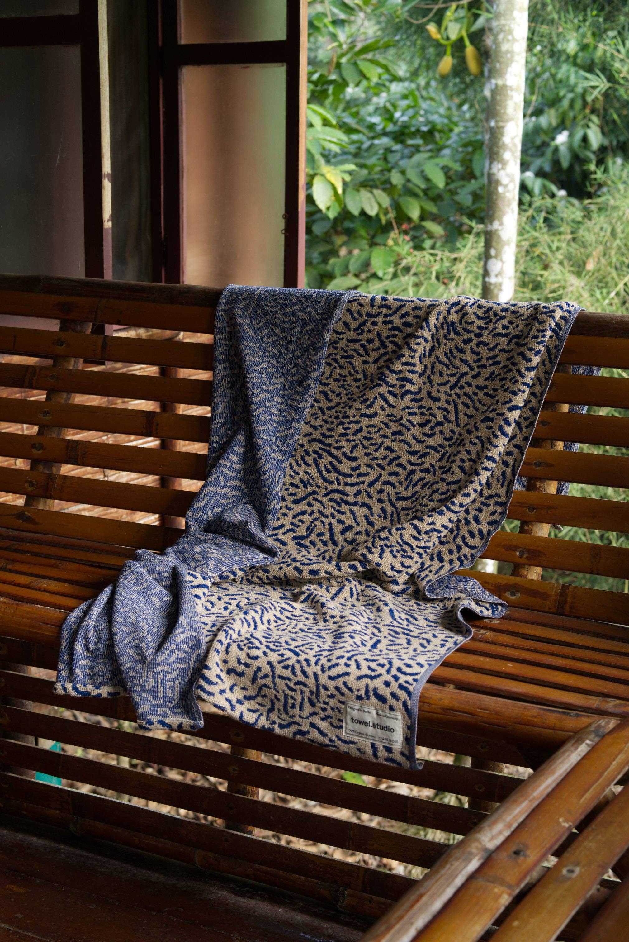 towel.studio - Wholesale Beach Towel - Worm Beach Towel | Electric Blue3