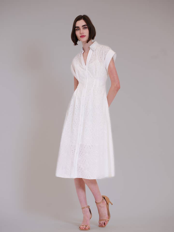 Abito chemisier midi in cotone traforato a maniche corte con scollo a V per la vendita all'ingrosso da parte di Julia Jordan