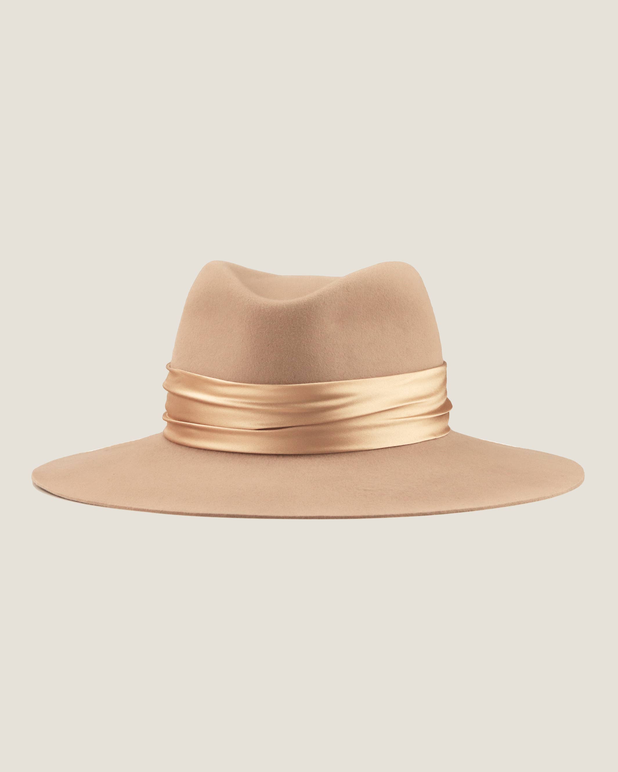 DILARA LATROUS – Engroshandel Bucket hat - Dame – Filt Hat MONTBLANC nøgen med nøgen silkebånd1