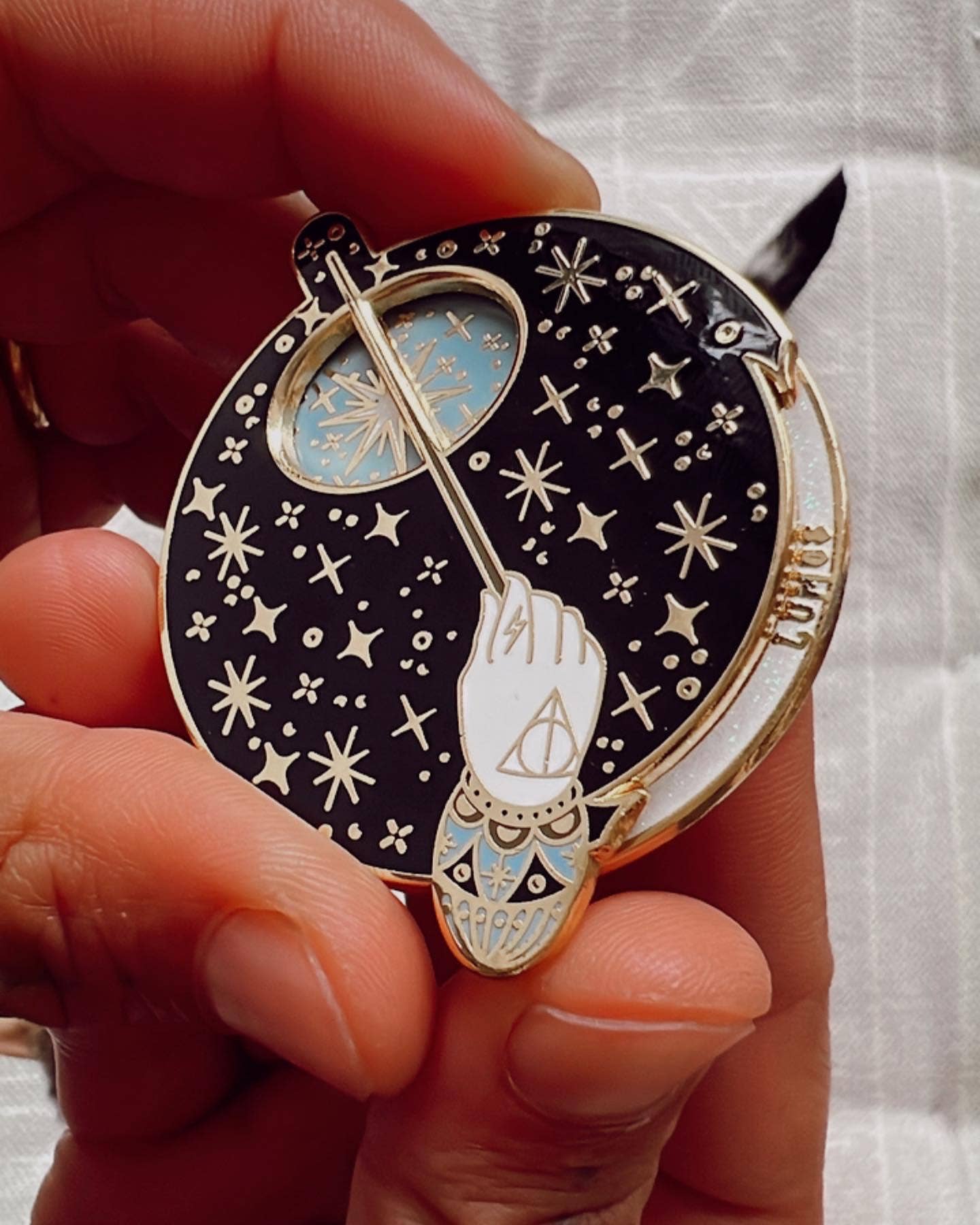 La Barbuda - No U.S. custom fees - Wholesale Lapel Pin/Button - Stay Gold Pin By La Barbuda5