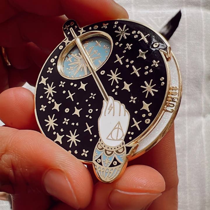 La Barbuda - No U.S. custom fees - Wholesale Lapel Pin/Button - Stay Gold Pin By La Barbuda5