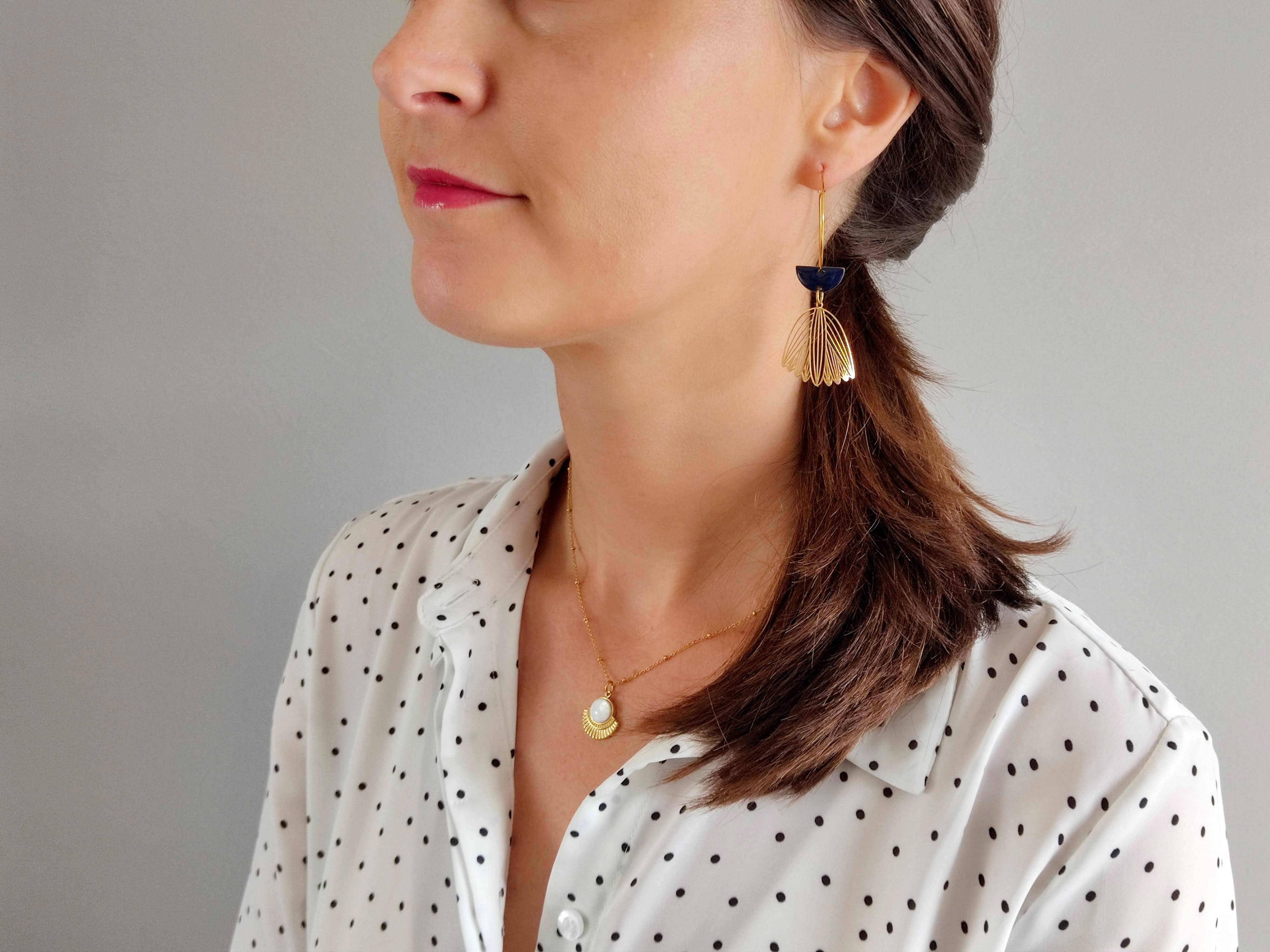 Sophie Bijoux - Vente Boucles d'oreilles pendantes - Boucles d'oreilles créoles demi lune marine La Malicieuse3