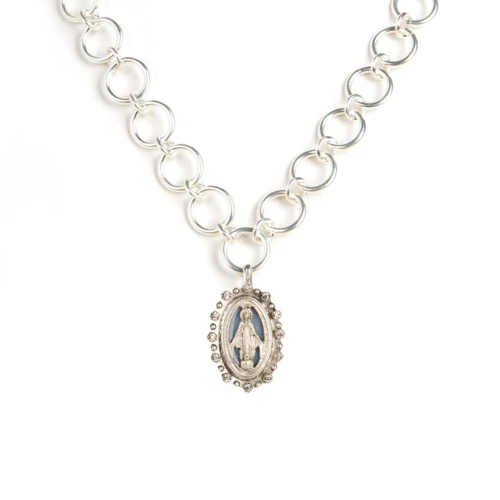 Die Betty-Halskette mit allen Medaillons - Silber für den Großhandel von VSA Designs Inc.