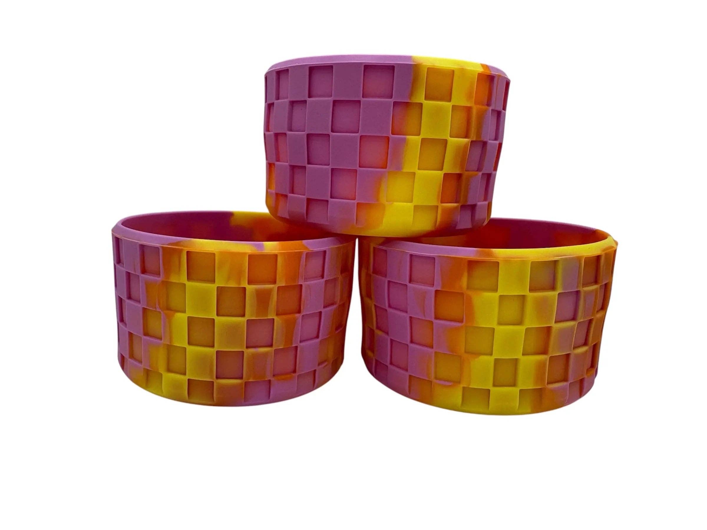 ASAP Craft Supplies – Mangas térmicas de bebidas por atacado – Bota Texturizada Xadrez Tie Dye para Copo - Bota de Silicone - Acessórios para Copos0