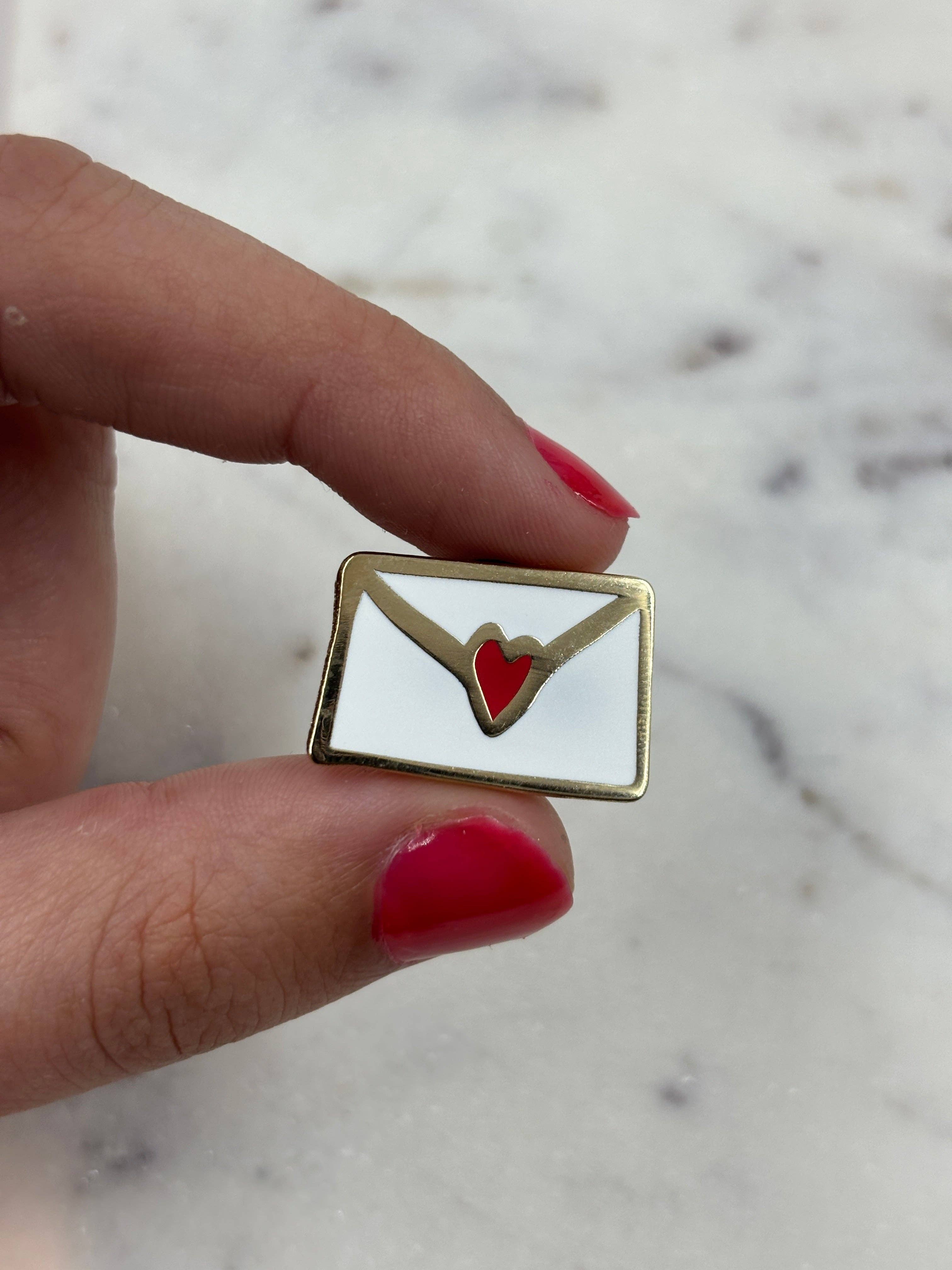 LES IMPRIMEUSES - Wholesale Lapel Pin/Button - Pin - Letter - Granny1