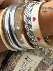 Sølvfarvet stjerne-hornarmbånd for engroshandel hos JolieJulie-MaLune-VentiLLo