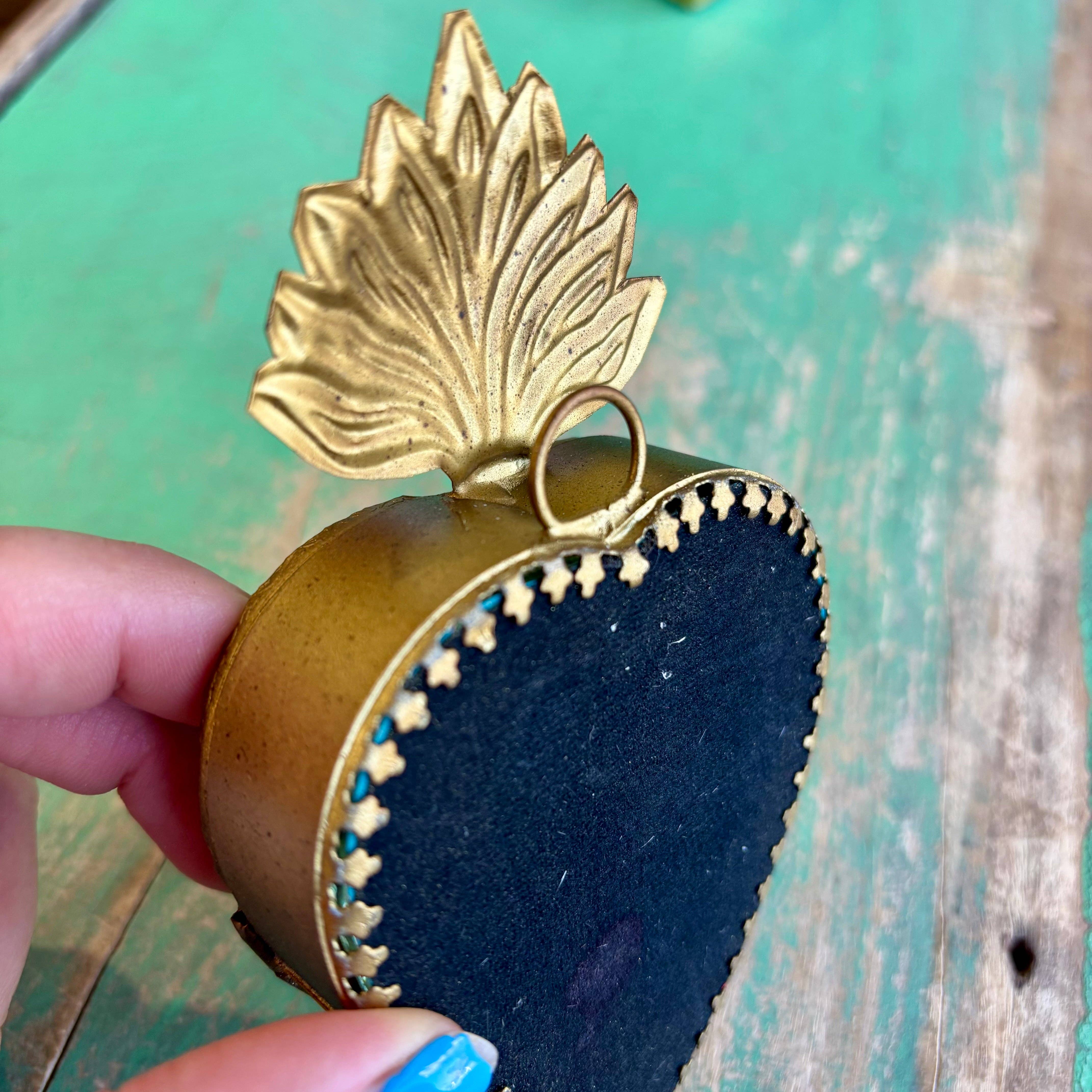 Love and Honor Jesus LLC – wholesale Decorative box – Glass Sacred Heart Boxes10