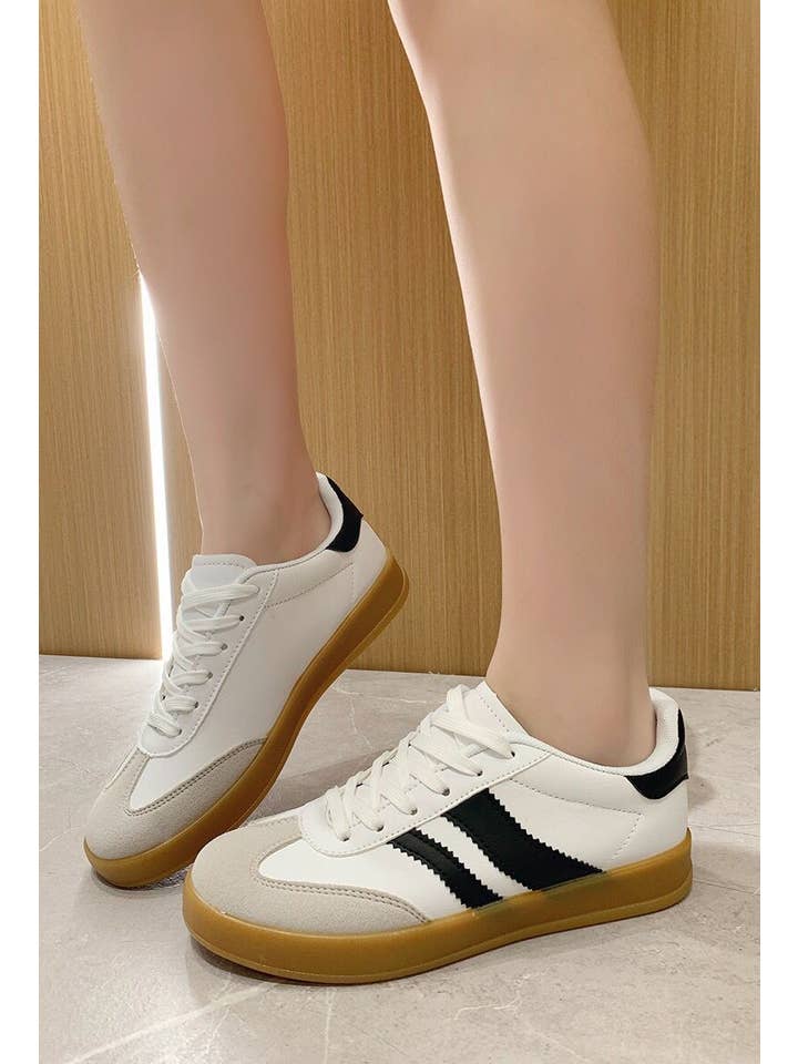 No Doubt Shoes – wholesale Sportsneakers - Dam – SNEAKERS FÖR KVINNOR MED PLATT SPETS MED SIDODETALJER