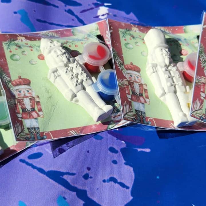 Snazzy Crayons – wholesale Party gift – Christmas Toy Soldier Paint Kits for Kids – DIY Craft1