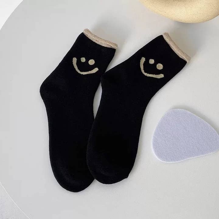 Yaya's Luxe Wholesale - Wholesale Socks - Women's - Smile Happy Women's Socks1
