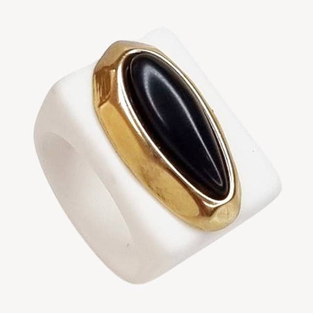 White ring with natural Onyx stone for wholesale by ÉMOLO