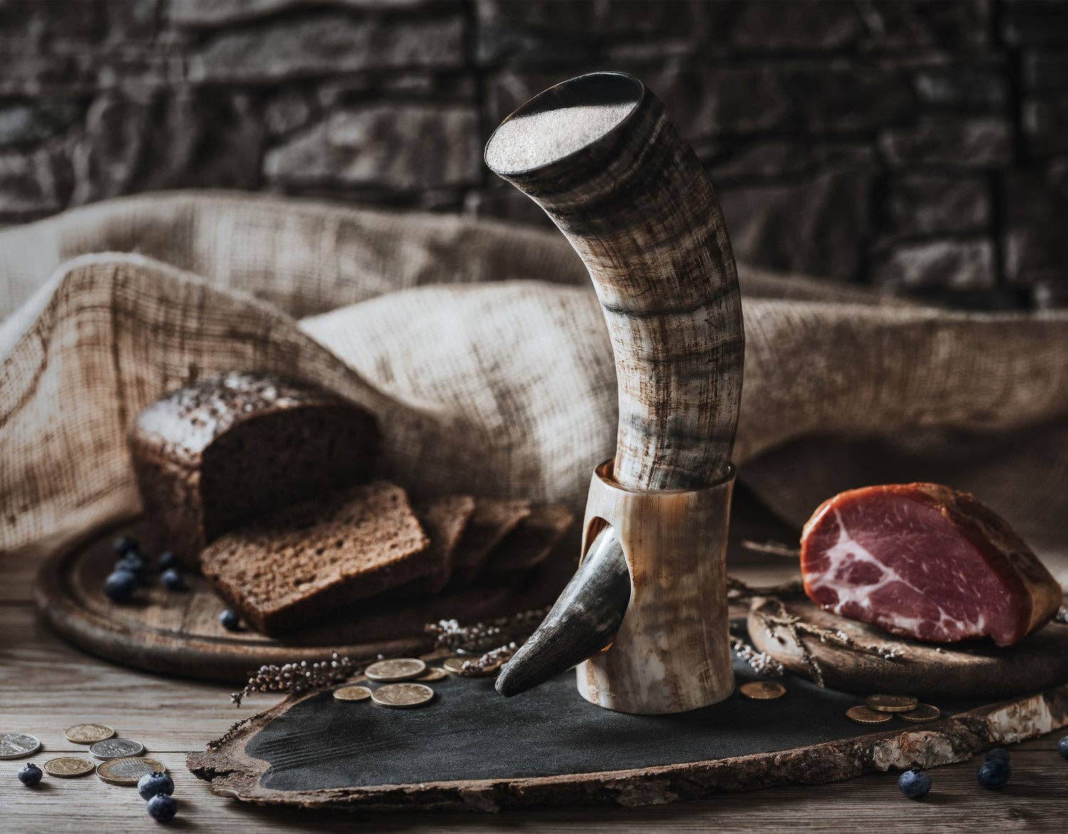 Norse Tradesman – wholesale Dricksglas och koppar – Vikingasdrickshorn med stativ12