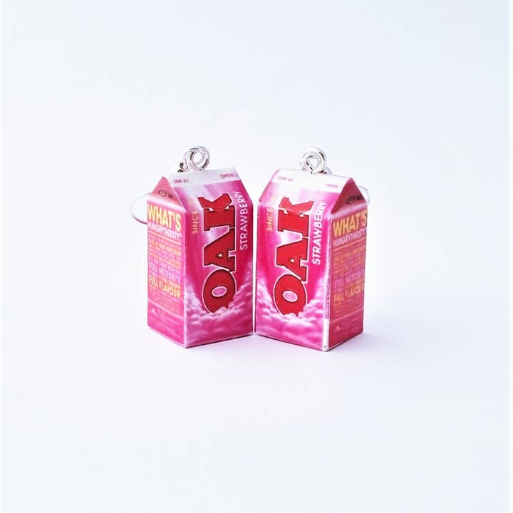 Eikenhouten oorbellen met aardbeienmelk voor wholesale door Cheeky Little Monkeys Jewellery