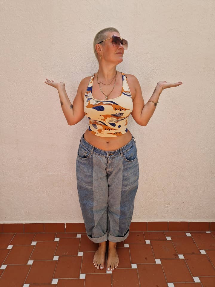 Top corto de cuello alto Shinni en Ikan para venta al por mayor de Manners London