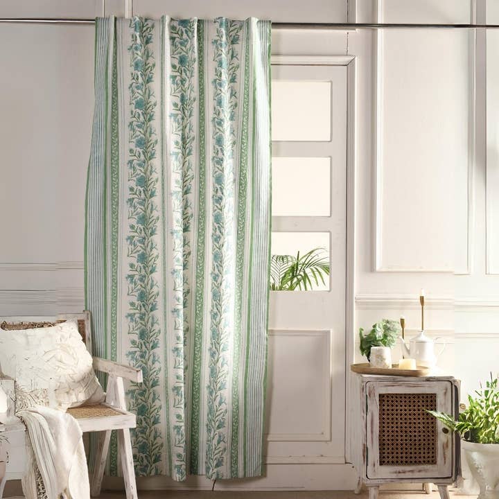 Verde chiaro e bianco Tende per porte e finestre in cotone con blocco stampato a mano in verde chiaro e bianco | 5/7 piedi | Fatte a mano in India in vendita all'ingrosso su Faire
