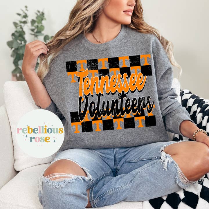Felpa Girocollo Grafica a Quadri Tennessee Volunteers per la vendita all'ingrosso da parte di Rebellious Rose LLC