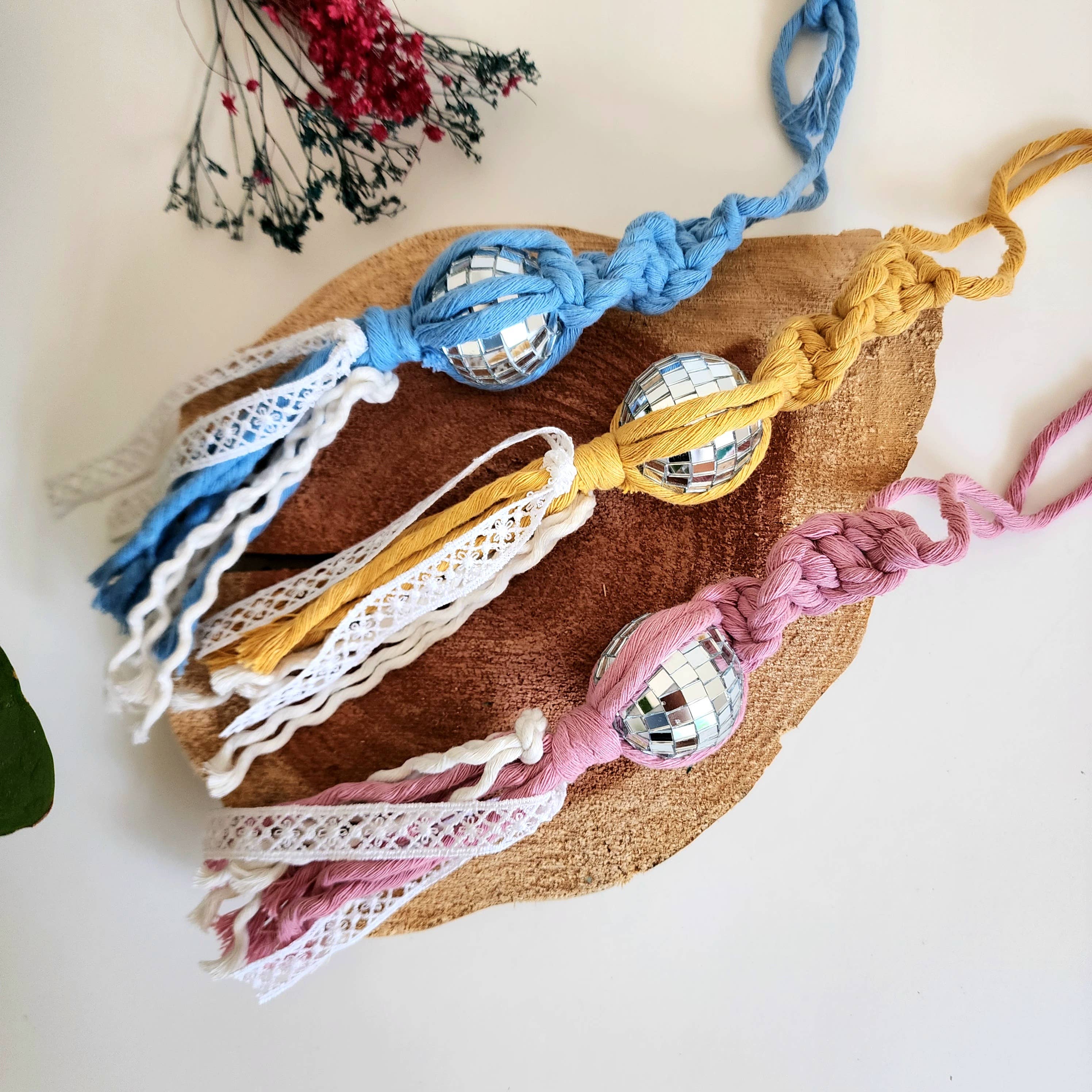 Handmade By Uruba – Amuleto decorativo para carro – Unissexo por atacado – Discoteca Ball Carro Artesanal Charm, Acessório para Carro Espelho Retrovisor9