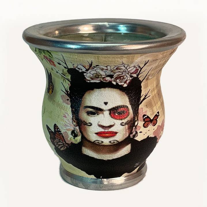 Frida Kahlo - Coppa in vetro con farfalle per la vendita all'ingrosso da parte di SoulMate Yerba Co. LLC