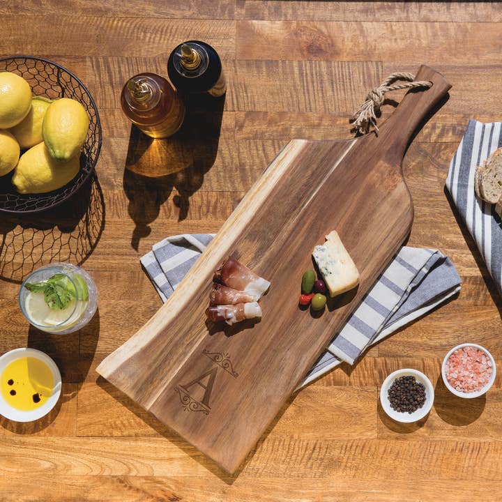 Artisan 24" Acacia Servierplanke - Monogramm für den Großhandel von Picnic Time Family of Brands