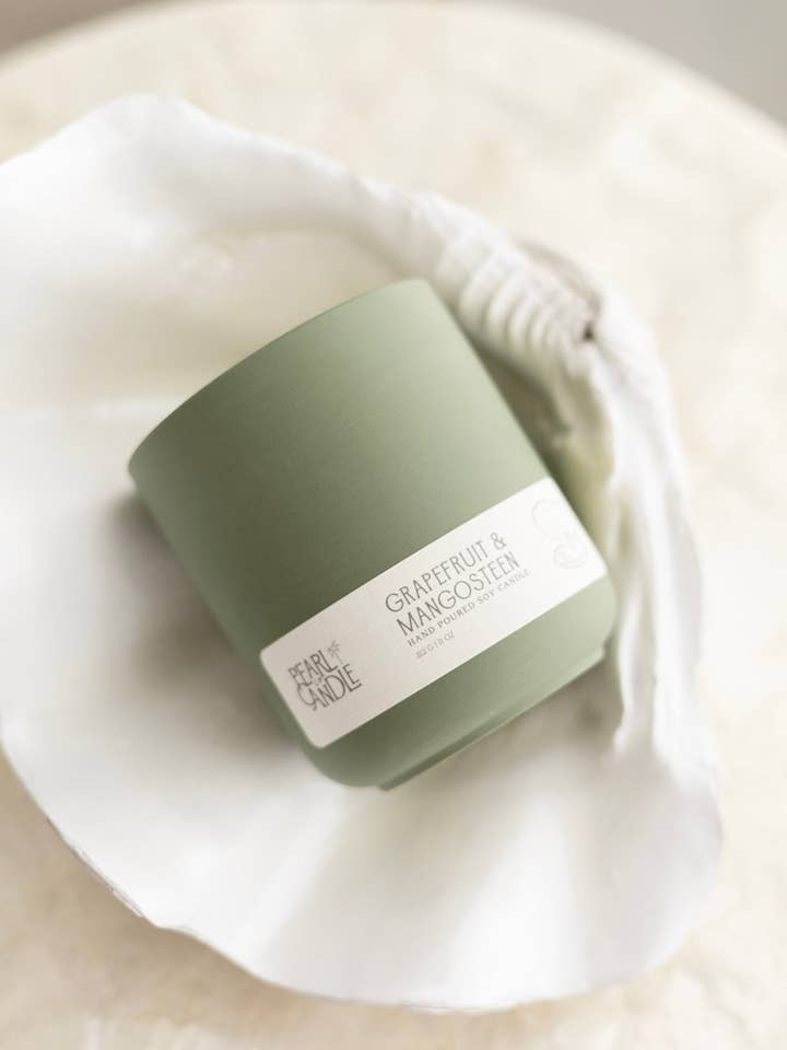 Candela al pompelmo e mangostano per la vendita all'ingrosso da parte di Pearl Candle Co.