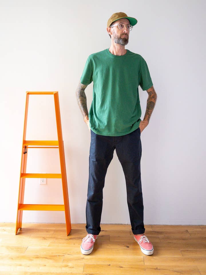 T-shirt à manches courtes de poids moyen - Trèfle pour la vente par Grown and Sewn