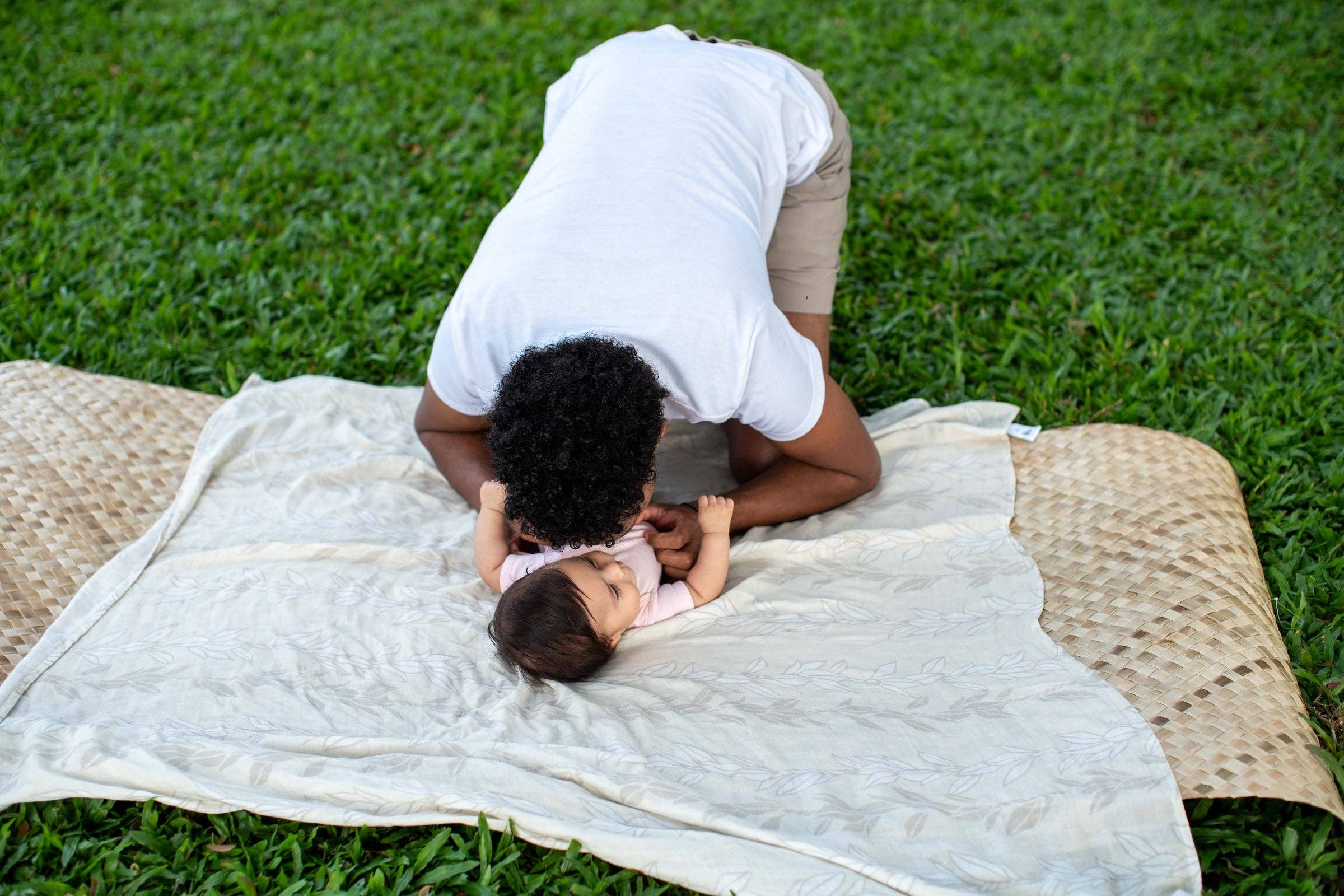 The Keiki Dept - Wholesale Swaddle - Baby - White Maile Strands Kapa Moe - Hawaiian Bamboo Swaddle2