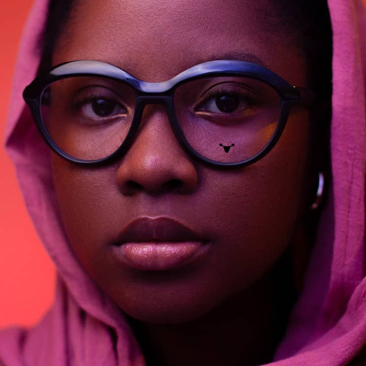 Livia Glasögon Elegant Oval Designerbåge för wholesale av galfer eyewear