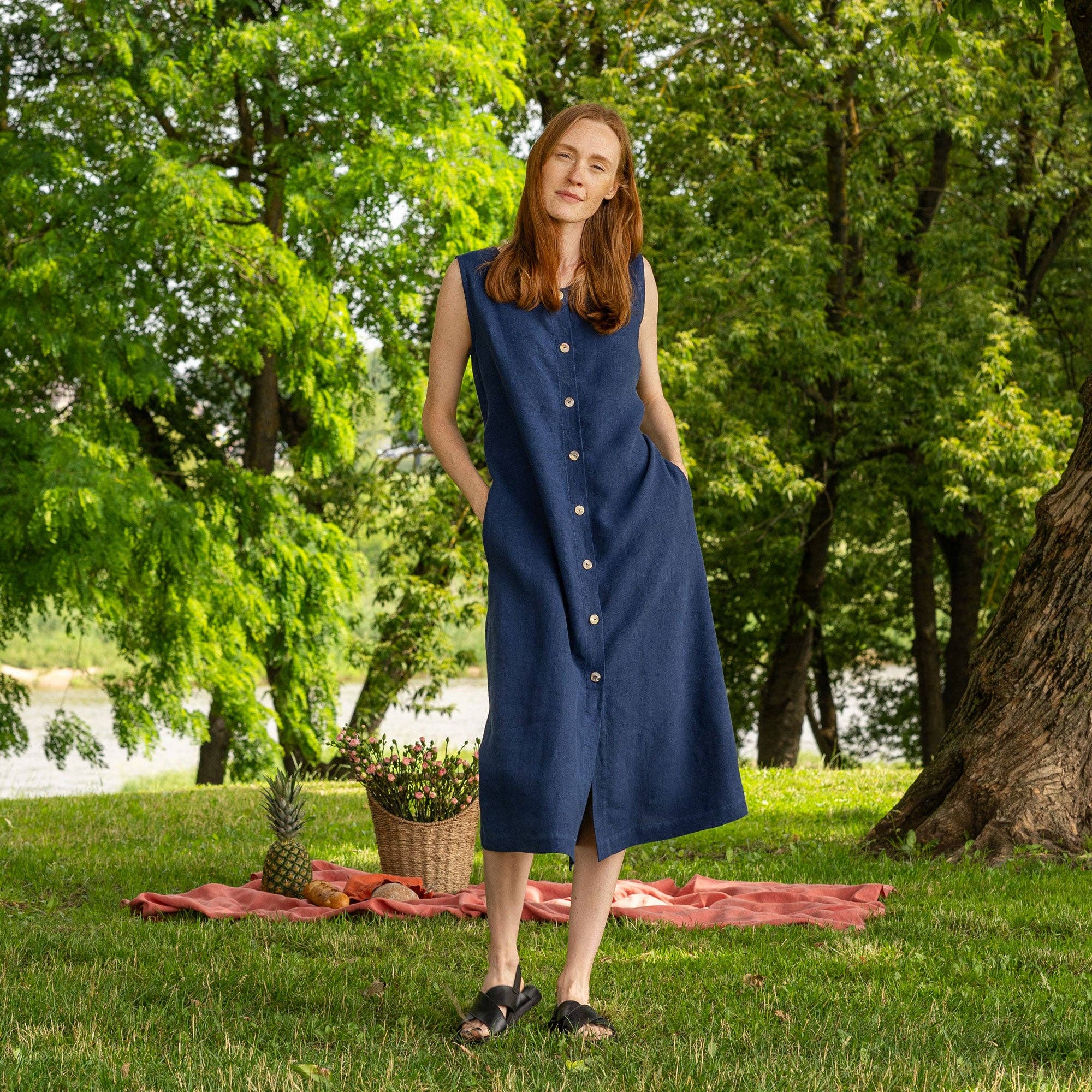 menique - Vendita all'ingrosso Vestito - Donna - Abito estivo smanicato Faith in lino con bottoni frontali5