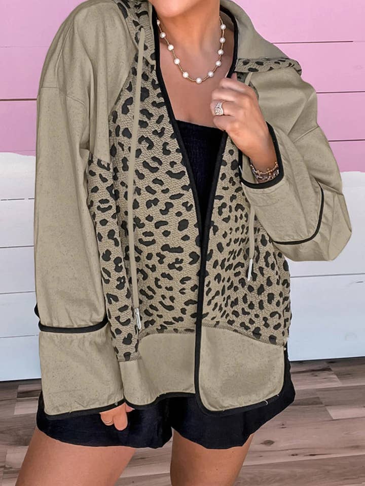 Suhkasana - Vendita all'ingrosso Giacca - Donna - Giacca aperta con cappuccio a stella leopardo marrone con cuciture a contrasto e patchwork.6