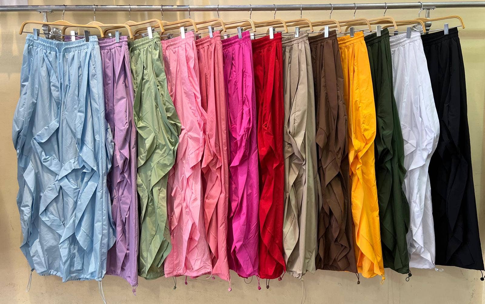 DORCAS – Großhandel Hose – Damen – Rüschendetail-Hose mit Kordelzug10