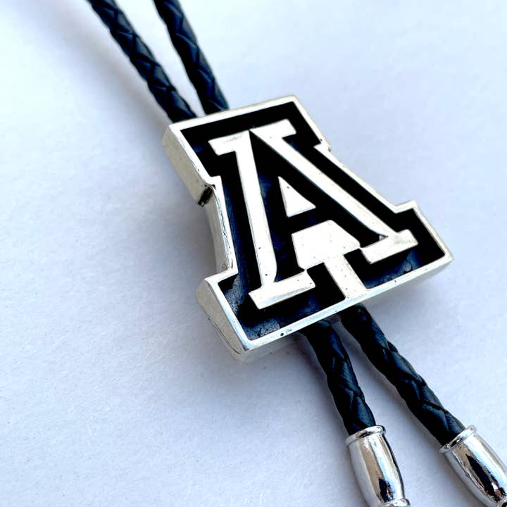 University of Arizona® Bolo Tie for engroshandel hos HELIOTROPE