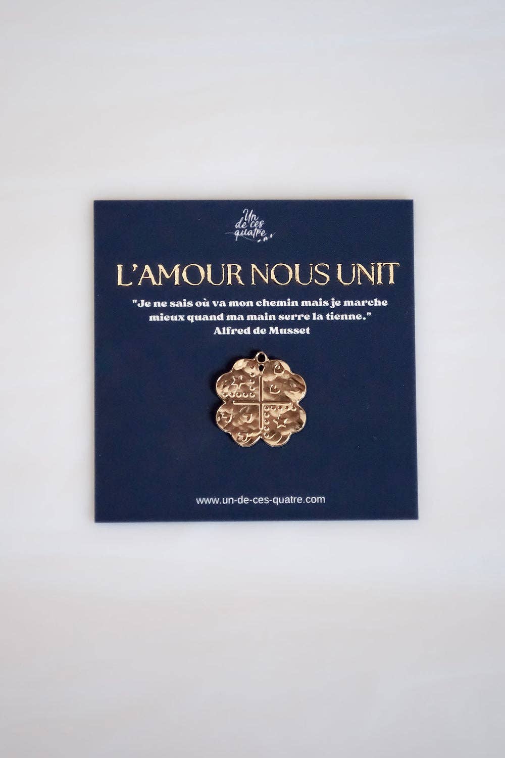 Un de ces Quatre – Pendente/pingente individual por atacado – Pendente Trevo2