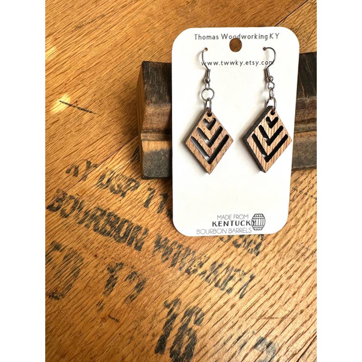 TWWKY – wholesale Hängande örhängen – Återvunna Kentucky Bourbon Barrel Wood Dingle Örhängen5