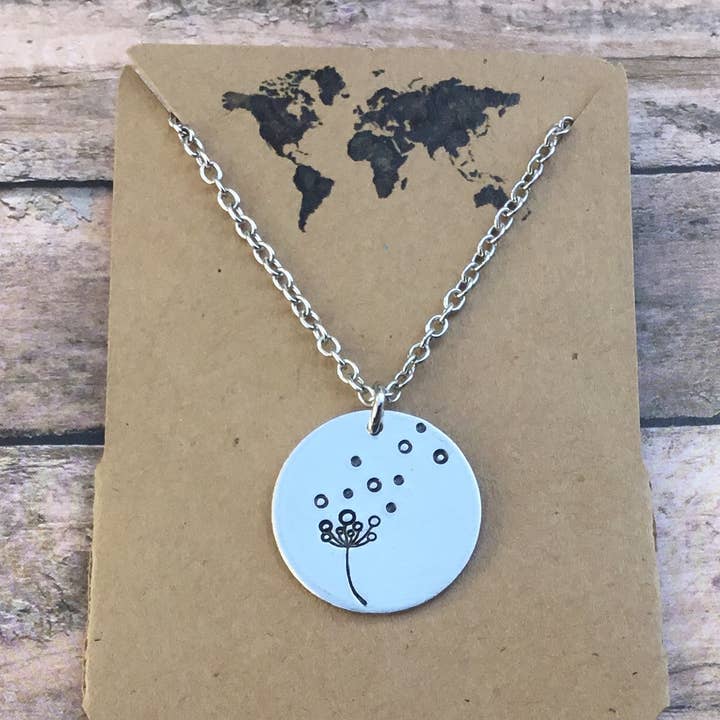 Colar com pingente circular de flor de dente-de-leão em tom prateado por atacado de Jamie Haley Designs