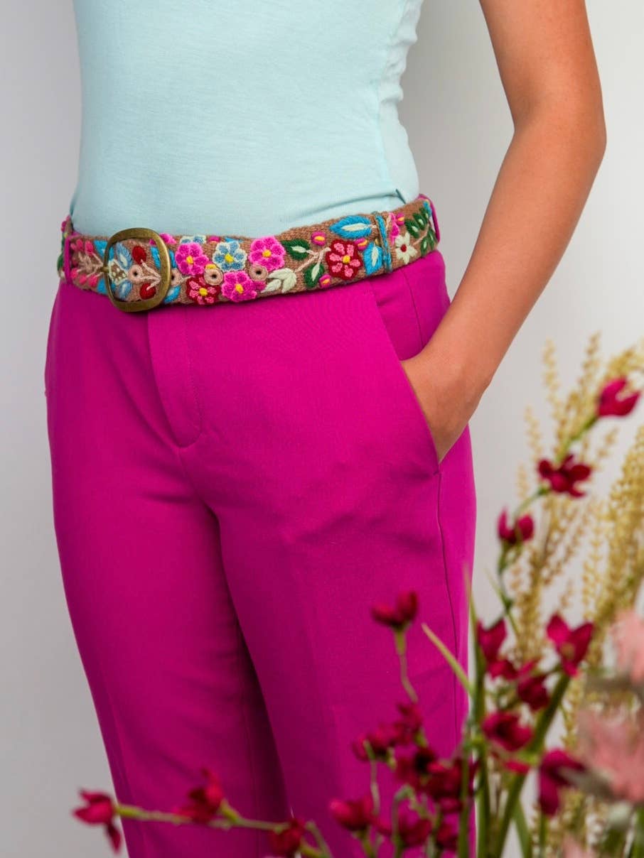 Artesana Love – Großhandel Gürtel – Damen – Handbestickter Wildberry Gürtel mit breitem Design1