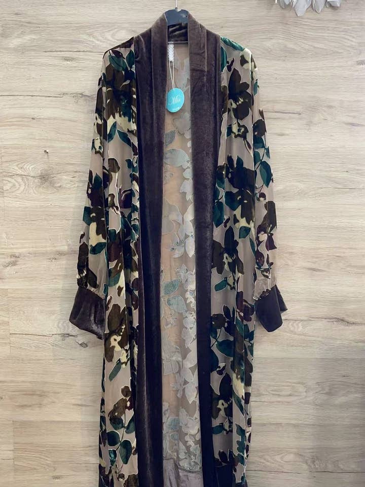 KIMONO LUNGO VELLUTO per la vendita all'ingrosso da parte di SWEET MAGIC MODA Y COMPLEMENTOS