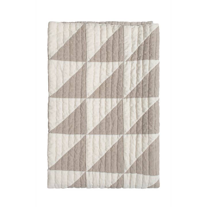 Calico Natural Linen Greylag Patchwork Bedspread for wholesale on Faire1